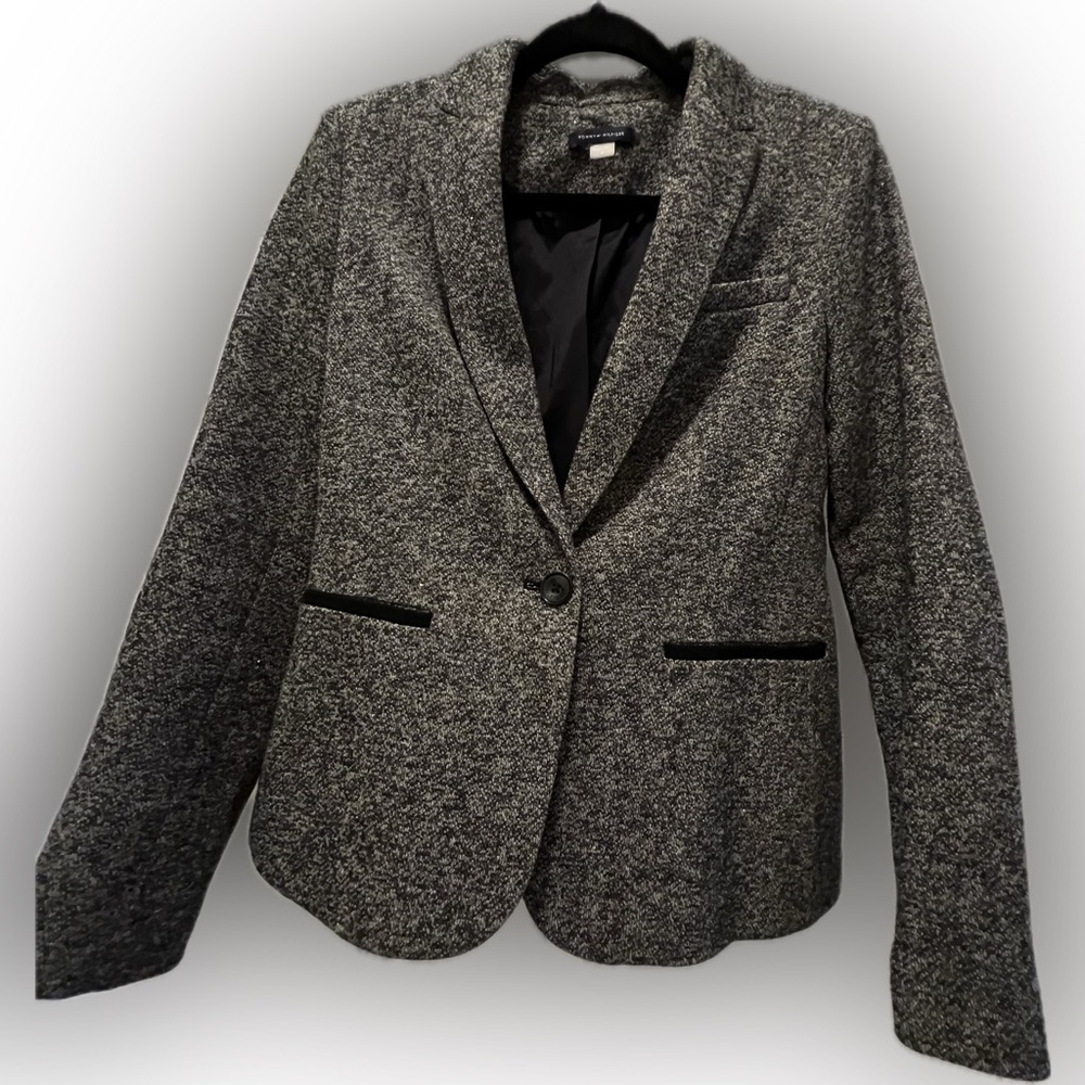 Tommy Hilfiger knit blazer with elbow patches. Size 4. Charcoal “tweed” style.